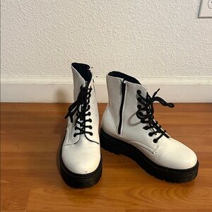 Stylish White Lace-Up Women's Boots